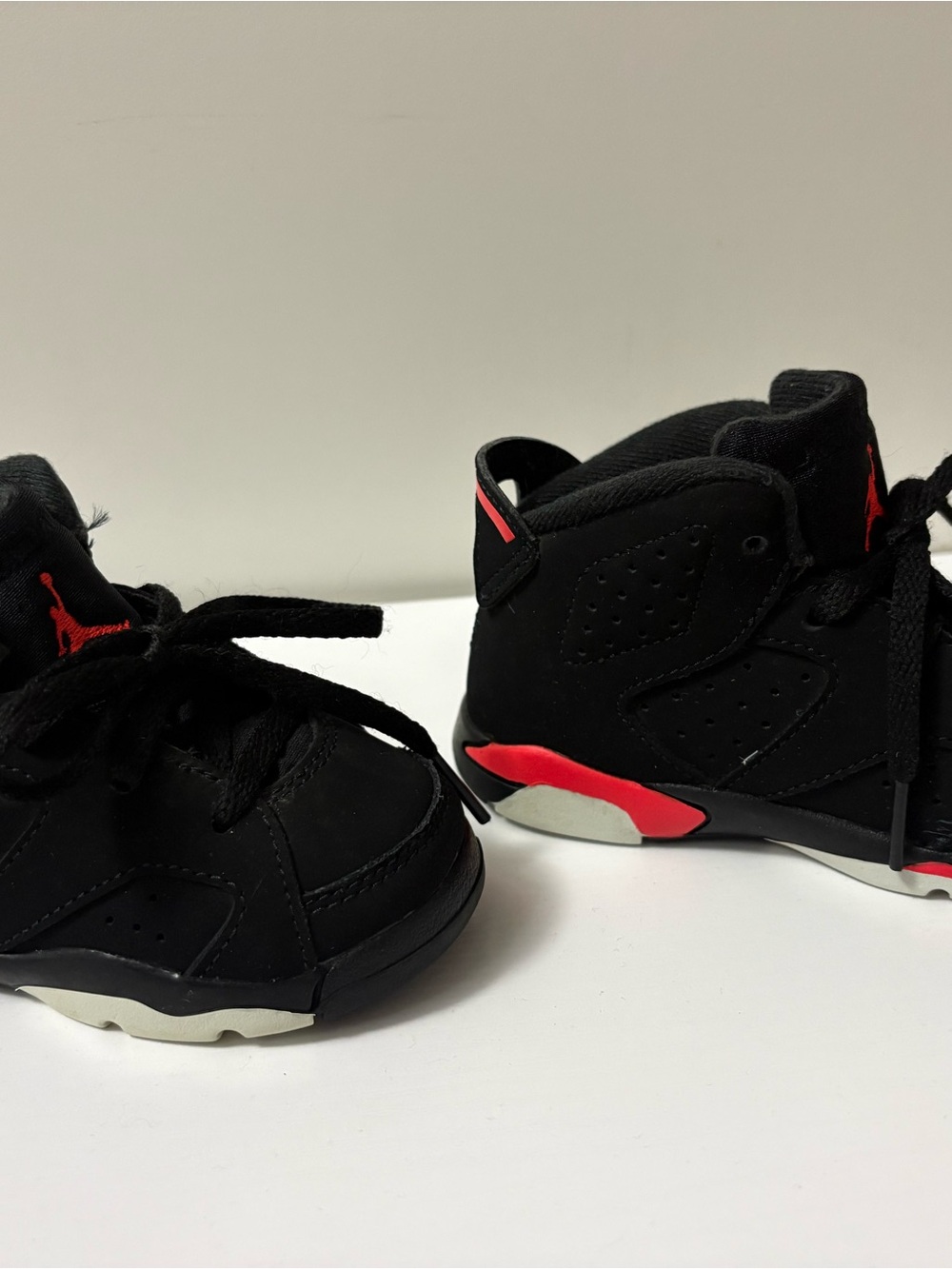 Jordan 6 Retro Kids' Black/Red High-Top Sneakers